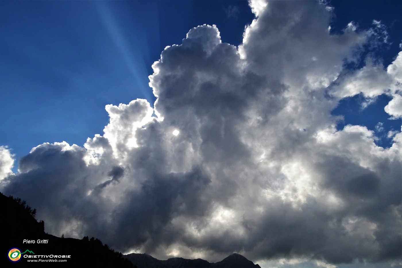 83 Spettacolo di nuvole ad ovest.JPG